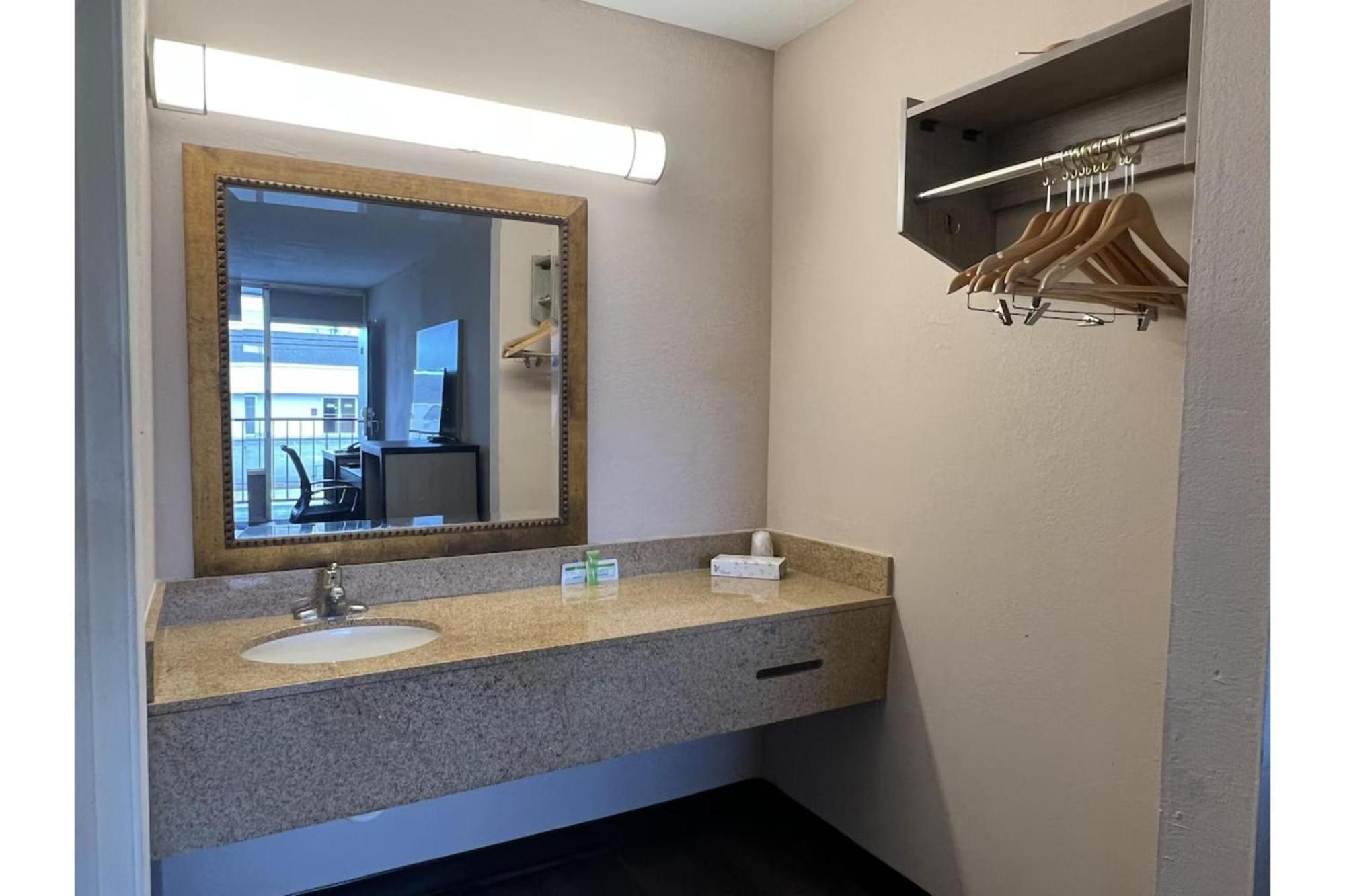 Western Motel By Oyo Hattiesburg Exterior foto